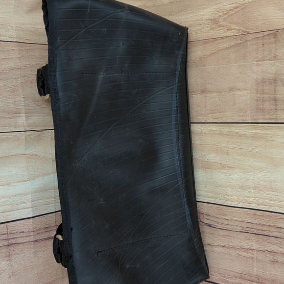 ENGLISH RETREADS Black Recycled Rubber Tote Shoulder Bag 16x9x3 Zipper C… - Picture 5 of 8